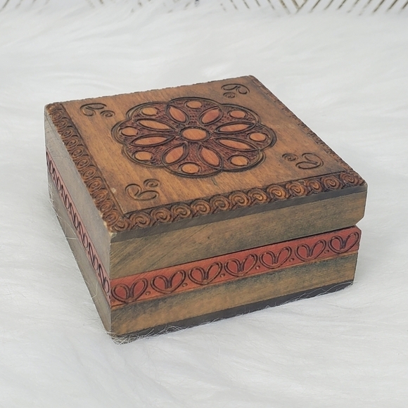Hand Crafted Light Weight Flower Wooden Trinket/Jewelry Box Made In Poland - Picture 1 of 10